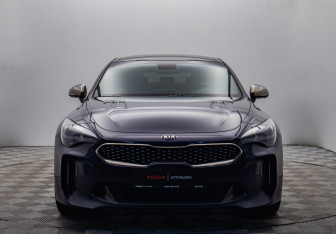 Подержанный автомобиль Kia Stinger 2018 года (8 фото)