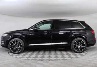 Подержанный автомобиль Audi Q7 2016 года (8 фото)
