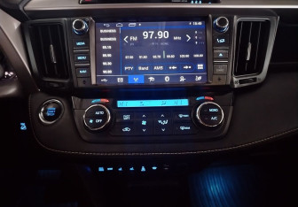 Подержанный автомобиль Toyota RAV4 2017 года (13 фото)