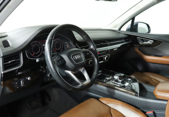 Подержанный автомобиль Audi Q7 2016 года (13 фото)