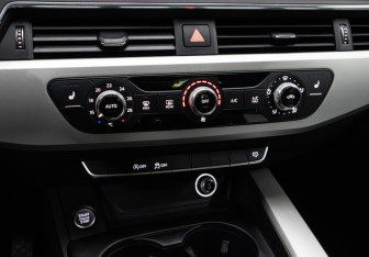 Подержанный автомобиль Audi A4 Sedan 2019 года (18 фото)