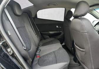 Подержанный автомобиль Kia Rio Sedan 2016 года (11 фото)