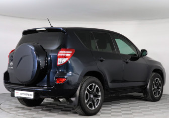 Подержанный автомобиль Toyota RAV4 2010 года (5 фото)