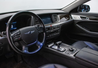Подержанный автомобиль Genesis G80 2019 года (10 фото)