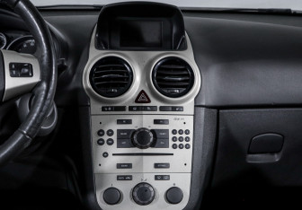 Подержанный автомобиль Opel Corsa 2008 года (13 фото)