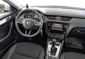Подержанный автомобиль Skoda Octavia Liftback 2018 года (27 фото)