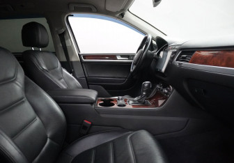 Подержанный автомобиль Volkswagen Touareg 2012 года (11 фото)
