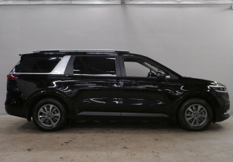 Подержанный автомобиль Kia Carnival 2021 года (8 фото)