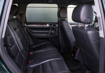Подержанный автомобиль Volkswagen Touareg 2008 года (11 фото)