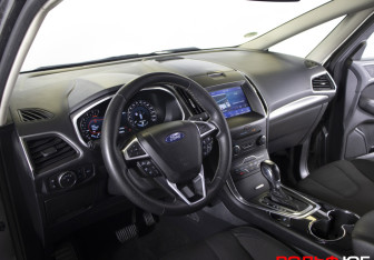 Подержанный автомобиль Ford S-MAX 2017 года (14 фото)