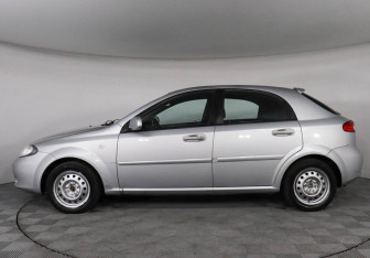 Подержанный автомобиль Chevrolet Lacetti Hatchback 2009 года (8 фото)