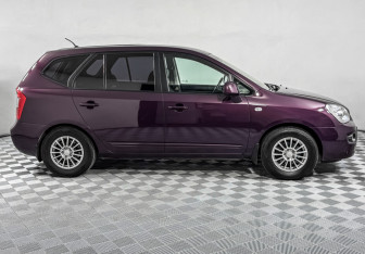Подержанный автомобиль Kia Carens 2011 года (4 фото)