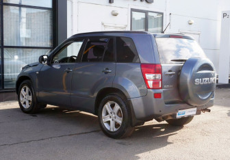 Подержанный автомобиль Suzuki Grand Vitara 2007 года (7 фото)