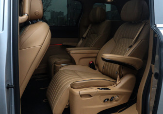 Подержанный автомобиль Voyah Dream 2023 года (10 фото)