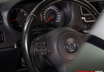 Подержанный автомобиль Volkswagen Polo Sedan 2011 года (15 фото)