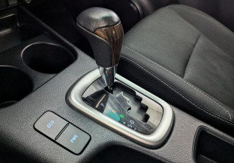 Подержанный автомобиль Toyota Hilux 2022 года (15 фото)