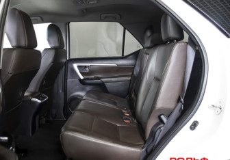 Подержанный автомобиль Toyota Fortuner 2017 года (10 фото)