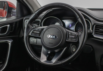 Подержанный автомобиль Kia Ceed Hatchback 2018 года (15 фото)