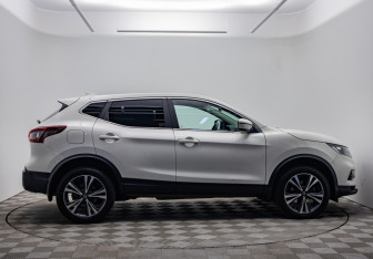 Подержанный автомобиль Nissan Qashqai 2023 года (4 фото)
