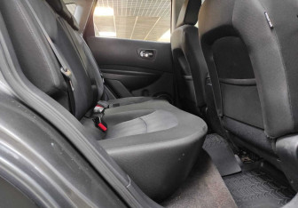 Подержанный автомобиль Nissan Qashqai 2013 года (12 фото)