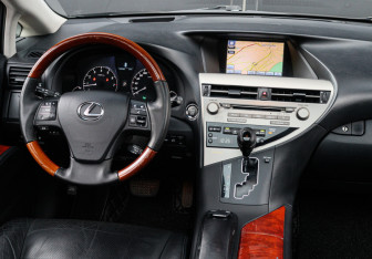 Подержанный автомобиль Lexus RX 2011 года (12 фото)