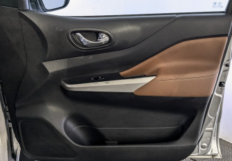 Подержанный автомобиль DongFeng DF6 2022 года (24 фото)