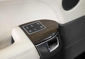 Подержанный автомобиль Land Rover Range Rover Sport 2016 года (9 фото)