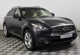 Подержанный автомобиль Infiniti QX70 2015 года (3 фото)