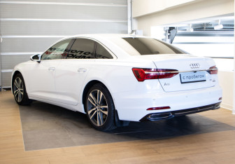 Подержанный автомобиль Audi A6 Sedan 2018 года (6 фото)