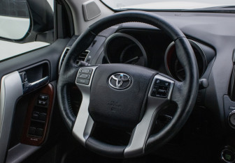 Подержанный автомобиль Toyota Land Cruiser Prado 2016 года (15 фото)