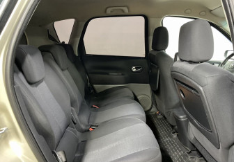 Подержанный автомобиль Renault Scenic 2007 года (18 фото)