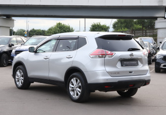 Подержанный автомобиль Nissan X-Trail 2015 года (7 фото)