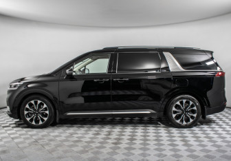 Подержанный автомобиль Kia Carnival 2022 года (8 фото)