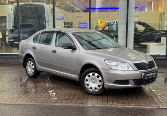 Подержанный автомобиль Skoda Octavia Liftback 2011 года (3 фото)