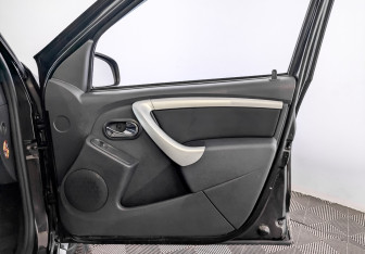 Подержанный автомобиль Nissan Terrano 2019 года (24 фото)