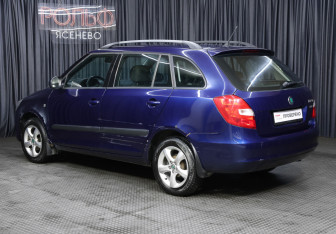 Подержанный автомобиль Skoda Fabia Wagon 2012 года (7 фото)