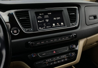 Подержанный автомобиль Kia Carnival 2019 года (15 фото)