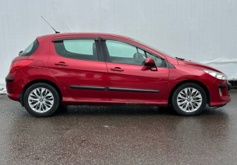 Подержанный автомобиль Peugeot 308 Hatchback 2010 года (4 фото)
