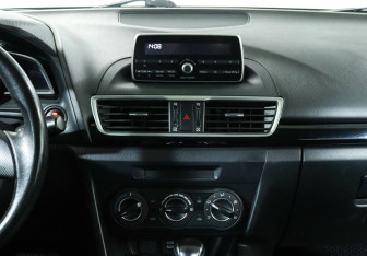 Подержанный автомобиль Mazda 3 Hatchback 2014 года (11 фото)