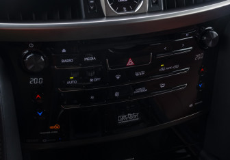 Подержанный автомобиль Lexus LX 2018 года (15 фото)