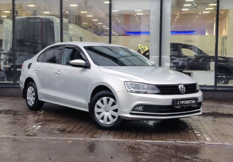 Подержанный автомобиль Volkswagen Jetta Sedan 2015 года (3 фото)