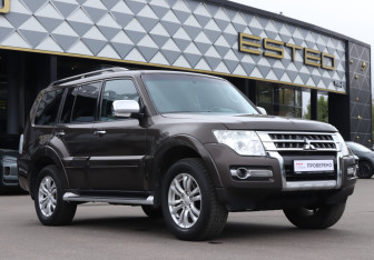 Подержанный автомобиль Mitsubishi Pajero 2017 года (3 фото)