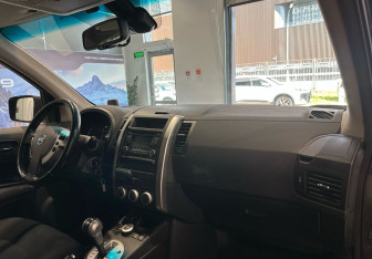 Подержанный автомобиль Nissan X-Trail 2013 года (10 фото)