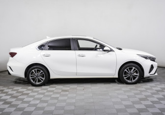 Подержанный автомобиль Kia K3 Sedan 2024 года (4 фото)