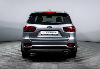 Подержанный автомобиль Kia Sorento 2018 года (6 фото)