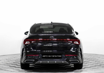 Подержанный автомобиль Kia K5 2021 года (6 фото)