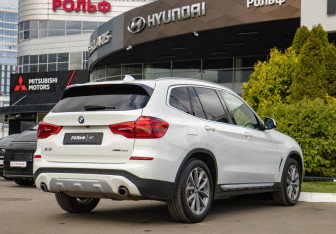 Подержанный автомобиль BMW X3 2019 года (4 фото)