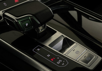 Подержанный автомобиль Audi Q7 2021 года (18 фото)