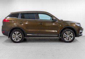 Подержанный автомобиль Geely Atlas 2020 года (4 фото)