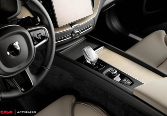 Новый Volvo XC60 2025 (17 фото)